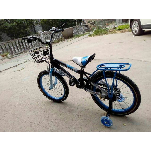 小战士儿童自行车18寸小战士蓝色发光辅助轮后座礼包