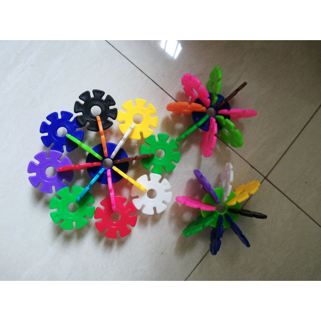 > 乐乐鱼雪花片加厚儿童益智拼插积木插片幼儿园玩具3-6周岁200片商品