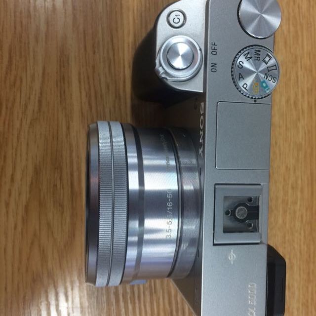> 索尼(sony)ilce-6300l/a6300l(16-50mm) 数码微单相机 a6300 银色