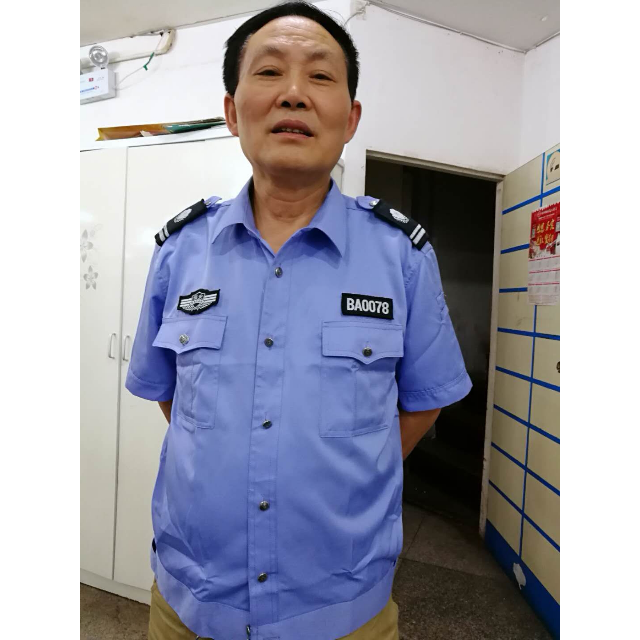 警察夏天制服图片