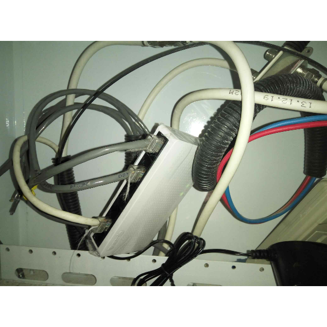 腾达tendas1088口百兆交换机家用宿舍交换器监控网络网线分线器