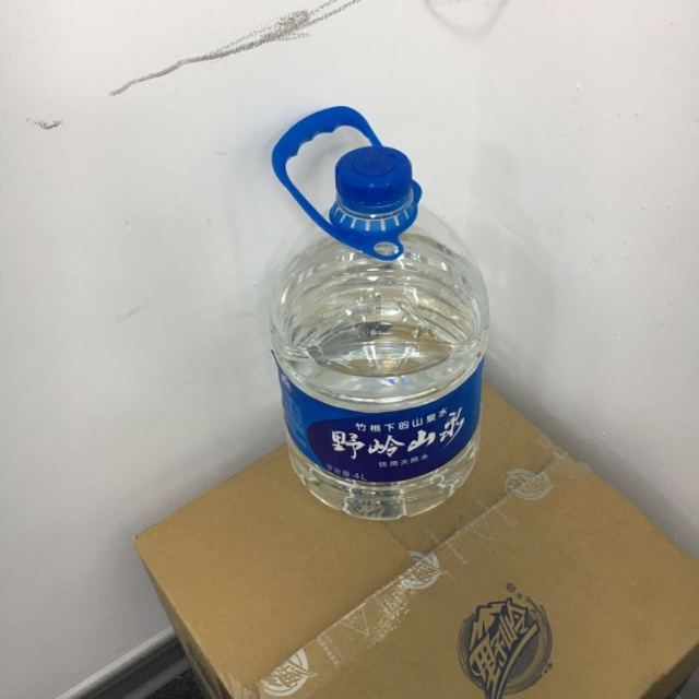 野岭山泉天然弱碱性4l4桶泡茶煲汤水大瓶整箱