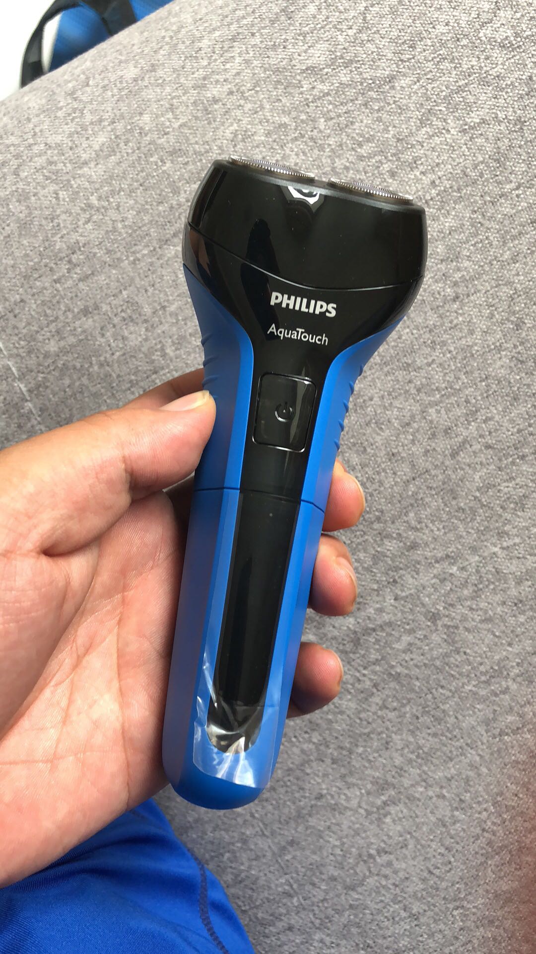 飞利浦(philips) at600 电动剃须刀 旋转式双刀头 刀头水洗 干湿双剃