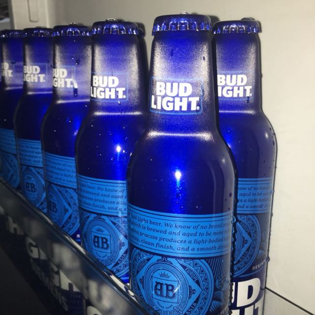 7月30日到期进口budlight百威啤酒美国原装百威铝瓶啤酒蓝色瓶473ml12