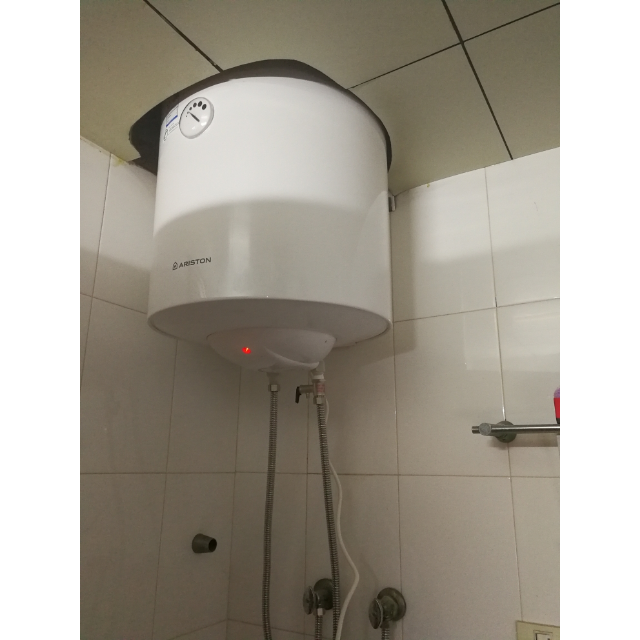 阿里斯顿ariston50l竖式设计立式家用电热水器dove50vm18巧克力白