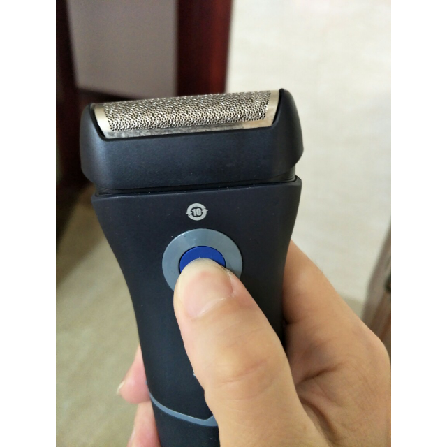 > 博朗(braun)男士电动剃须刀140s-1充电往复式水洗刮胡刀商品评价 >
