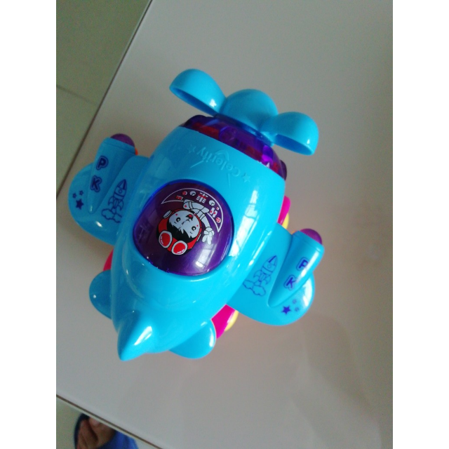 > 儿童益智电动卡通小飞机玩具 电动万向轮飞机直升机 宝宝玩具音乐小