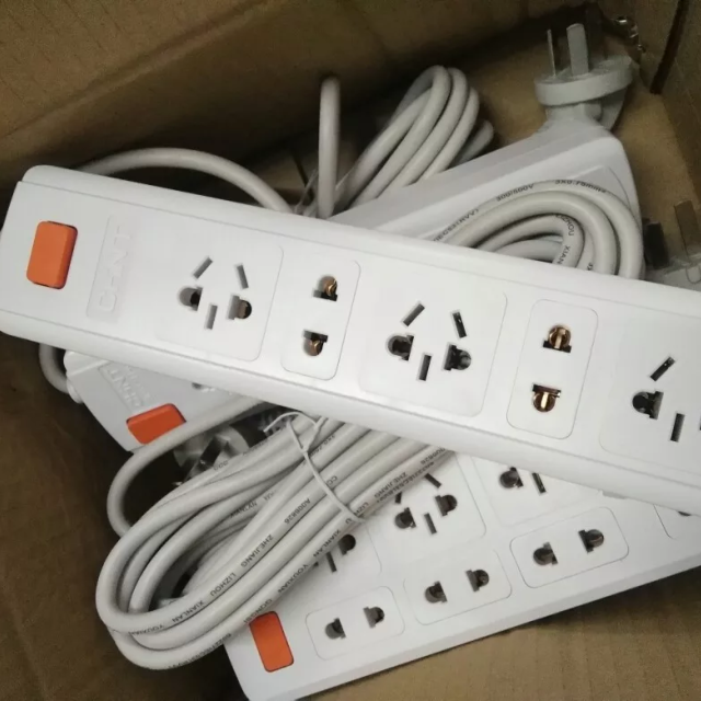 正泰chnt电源插座pvc接线板插线板带线插排智能插座排插家居多功能