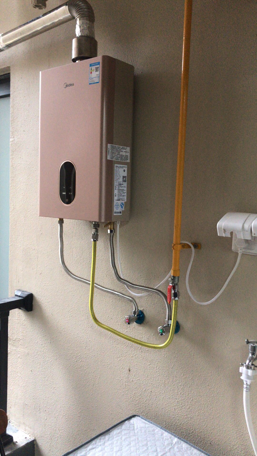 美的强排热水器天然气