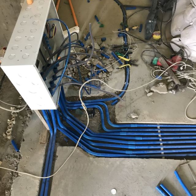 > 西门子(siemens)配电箱 空气开关强电箱 暗装白色照明配电箱布线箱