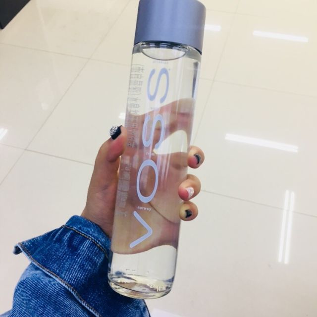 voss芙丝饮用天然矿泉水不含气st375ml玻璃瓶挪威进口饮用水