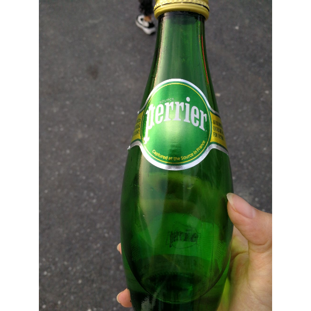 经典原味玻璃瓶巴黎水perrier天然气泡矿泉水原味玻璃瓶装330ml24瓶箱