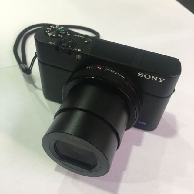 索尼sonydscrx100m3数码相机黑卡3cmos传感器180翻转3英寸屏约2010万