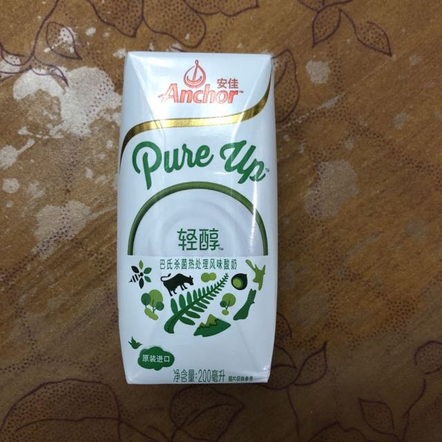 安佳(anchor)轻醇风味发酵乳酸奶200ml*12盒 德国进口 常温酸奶酸牛奶