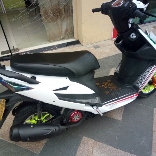 风感觉全新摩托车125cc鬼火踏板车五代战速助力燃油车可上牌白色