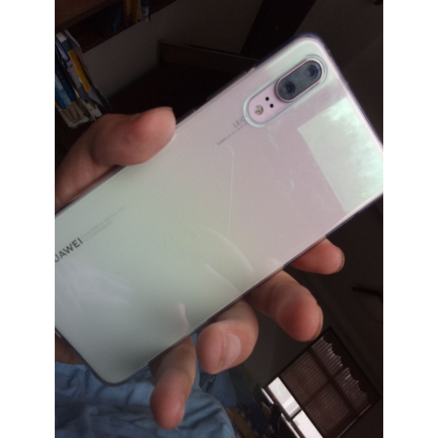 p20 珠光贝母色 6g 128g移动联通电信4g全面屏全网通手机手机白色挺