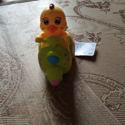 karger 电动智慧小鸡摩托车宝宝婴幼儿音乐万向轮防撞小鸡玩具12月1-3