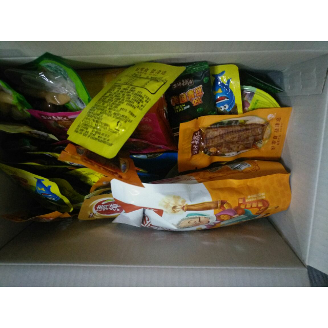 零食大礼包一整箱 送女友儿童 辣条肉类零食组合 959g商品评价 > 好吃