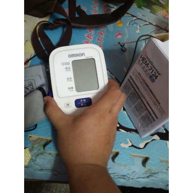 欧姆龙(omron)电子血压计 hem-7124 家用上臂式全自动 精准电子血压