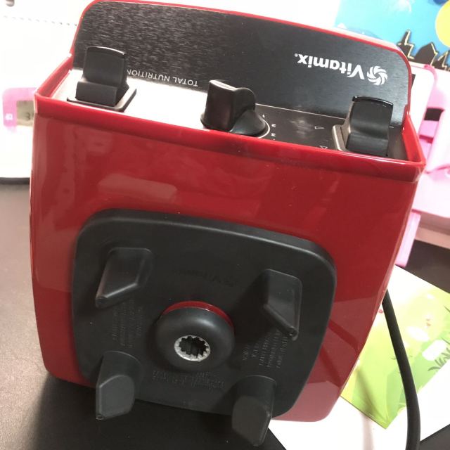 苏联人测试红色电话机(苏联时期的电话)