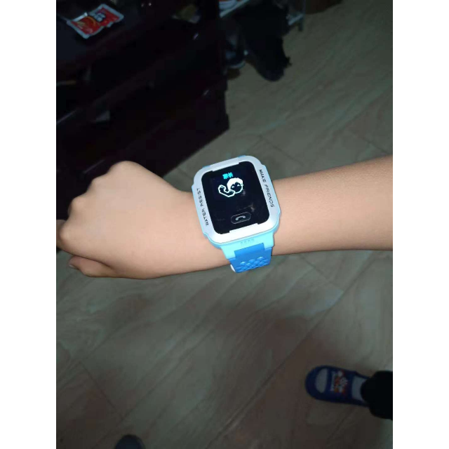 小天才电话手表y01a 浅蓝儿童智能手表安全防护学生定位手机儿童电话