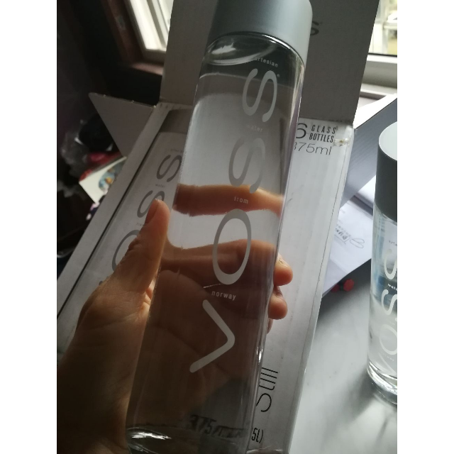 voss芙丝饮用天然泉水不含气st375ml6玻璃瓶装挪威进口饮用水
