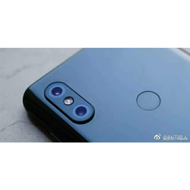 小米(mi) 小米mix3 磁动力滑盖全面屏 ai双摄 四曲面陶瓷机身 6gb 128