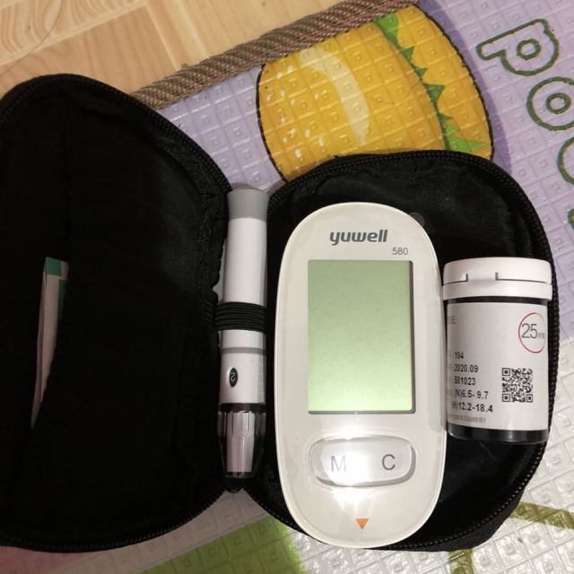 鱼跃yuwell血糖仪家用智能免调码580赠采血笔100片试纸100支采血针