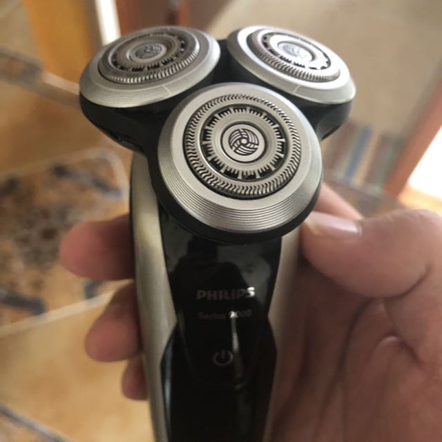 飞利浦(philips)s9041/12 电动剃须刀 全身水洗 干湿双剃 刮胡刀 三刀