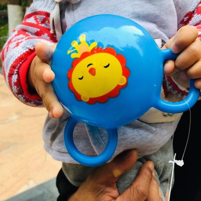 > 费雪fisher-price 拉拉摇铃球宝宝婴幼儿玩具 款式颜色随机发货 f