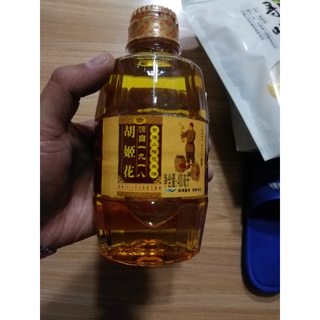 > 胡姬花古法小榨花生油400ml 花生压榨食用油商品评价 > 好小啊,很