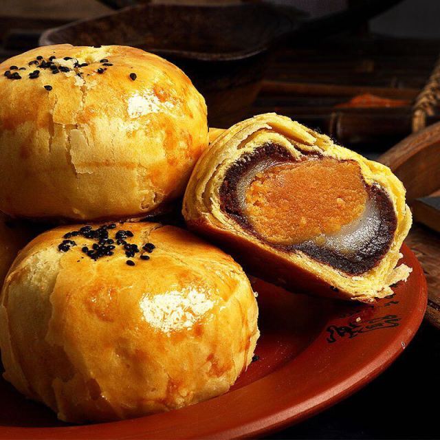 > 聪师傅蛋黄酥饼雪媚娘网红手工糕点心美食早餐零食品55gx6枚礼盒装