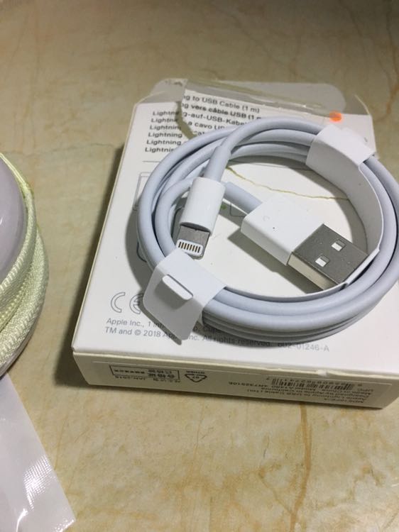 apple苹果原装数据线 iphone8/7plus/6s/5s/ x/ipad/ air 1米8pin