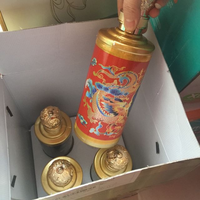 【礼盒特卖】 浓香型白酒52°茅台镇贵宾封坛a80贵王府 500ml*4瓶送礼