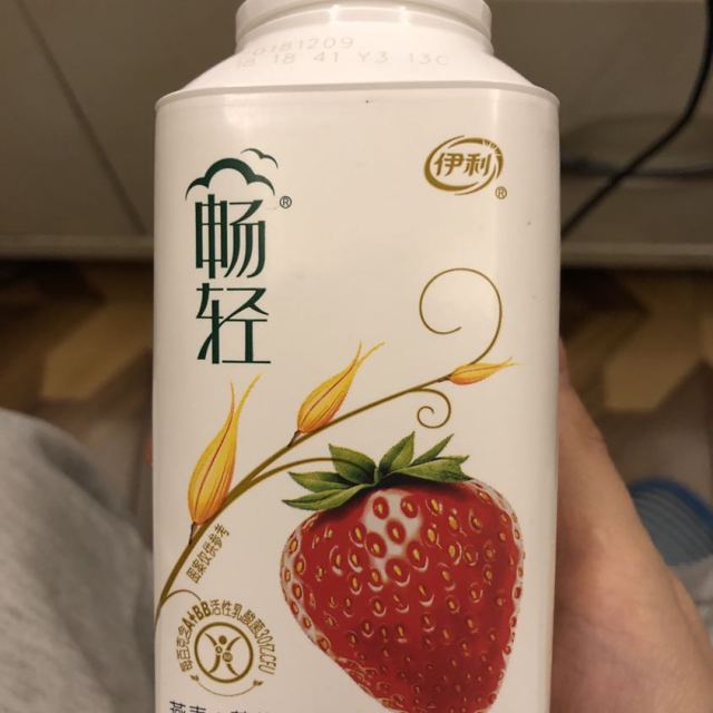 伊利低温畅轻风味发酵乳草莓燕麦250g