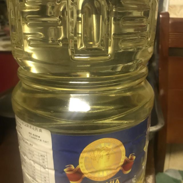 索菲亚金牌(sophia golden medal )精装葵花籽油5l商品评价 > 油颜色