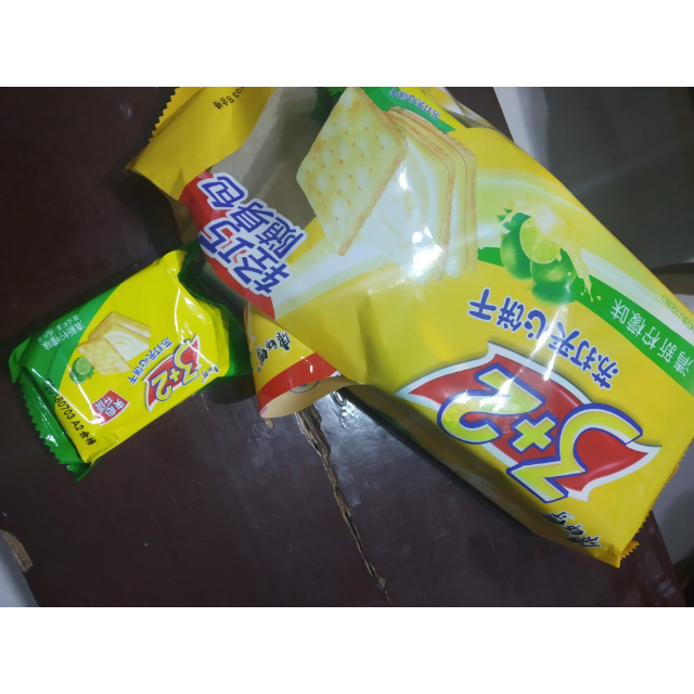 康师傅32苏打夹心饼干清新柠檬味300克包