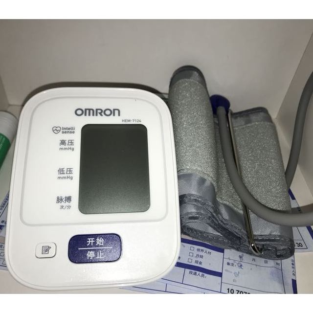 欧姆龙(omron)电子血压计 hem-7124 家用上臂式全自动 精准电子血压