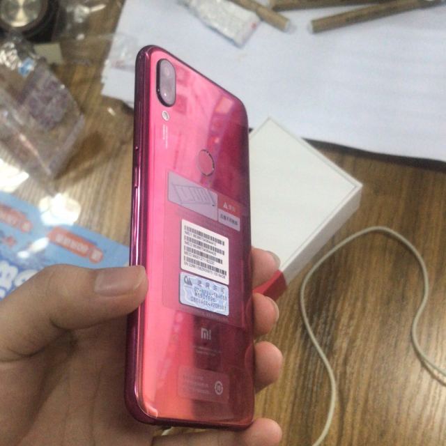 小米mi小米play流光渐变ai双摄后置1200万ai双摄4gb64gb暮光金小水滴