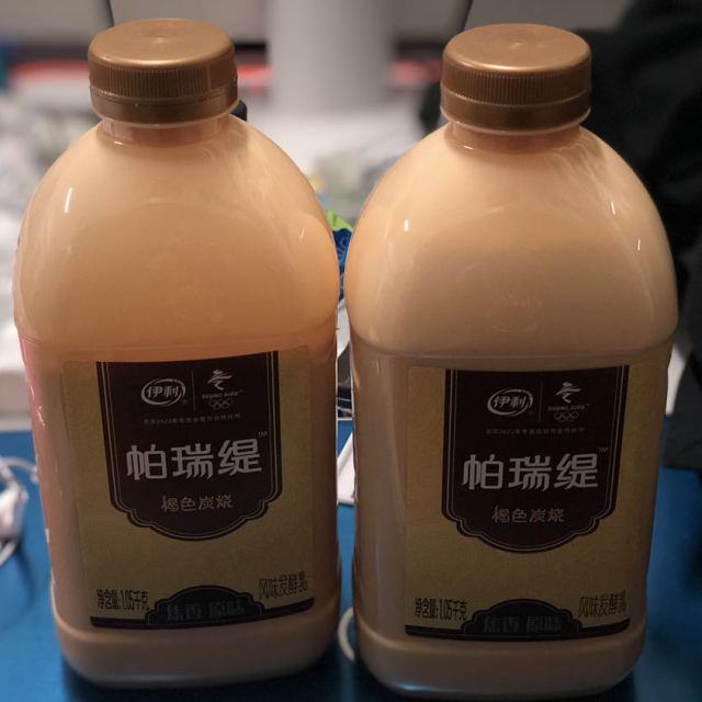 伊利褐色炭燒風味發酵乳酸奶酸牛奶105kg1