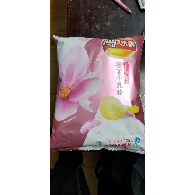 樱花牛乳味薯片图片