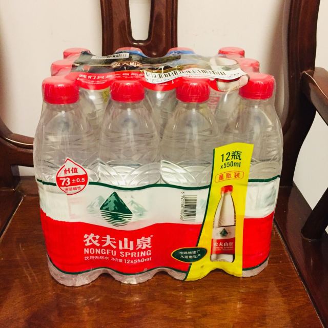 农夫山泉饮用天然水塑膜量贩装550ml12瓶饮用水