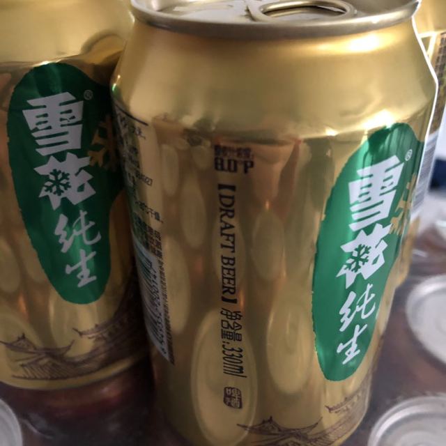 雪花纯生啤酒实拍图片