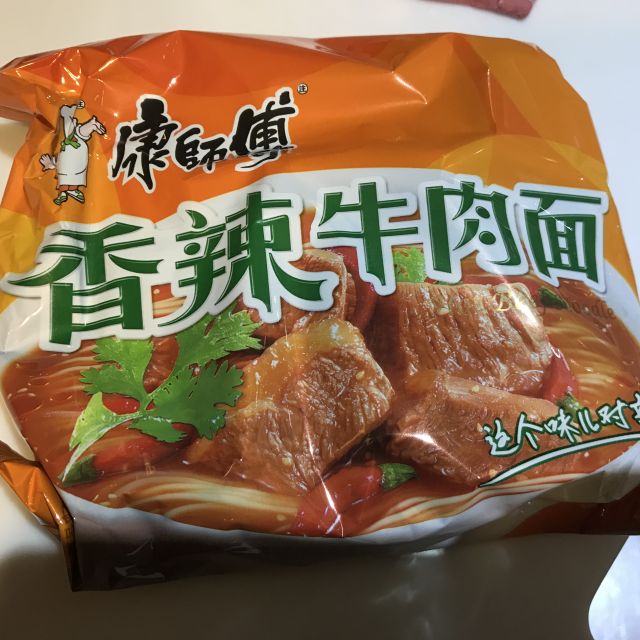 康师傅经典系列香辣牛肉面五连包居家旅行通宵熬夜宅男必备方便面方便