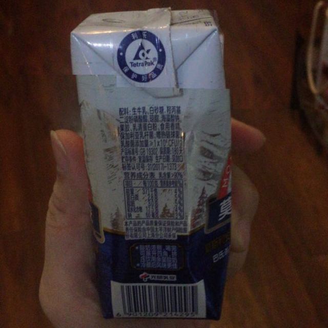 光明guangming优纯牛奶200mlx12钻石包礼盒装箱装普通含钙量全脂牛奶