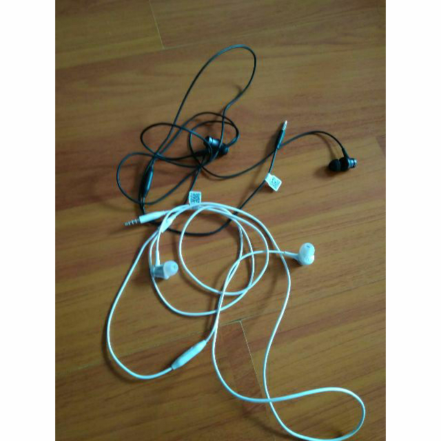 小米mi活塞耳机清新版入耳式线控带麦有线耳机银色