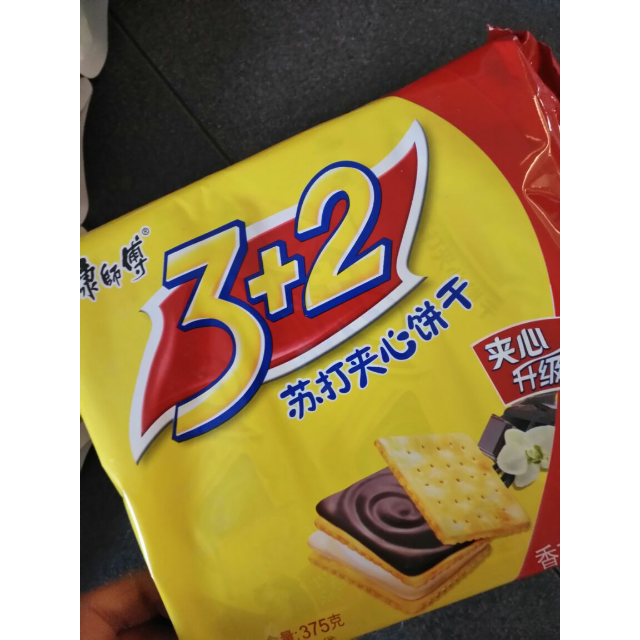 康师傅32苏打夹心饼干香草巧g力味375g
