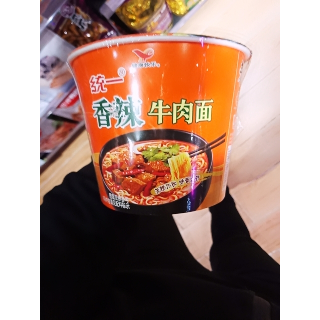 统一来一桶香辣牛肉面107g桶