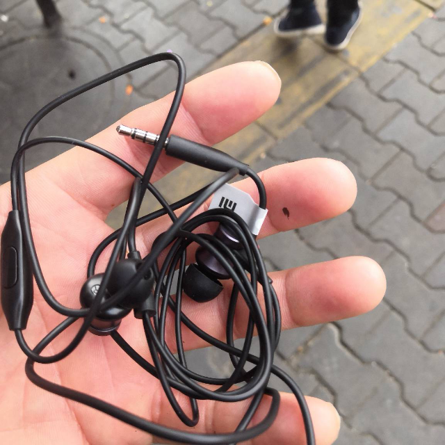 小米mi活塞耳机清新版入耳式线控带麦有线耳机黑色