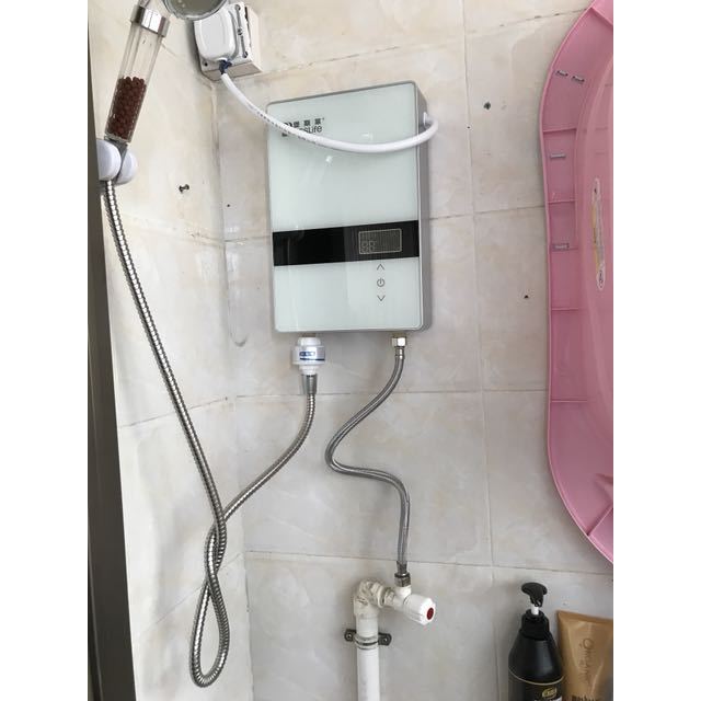 【品牌自营】堡斯莱电热水器速热即热式淋浴洗澡家用小型壁挂式免储水